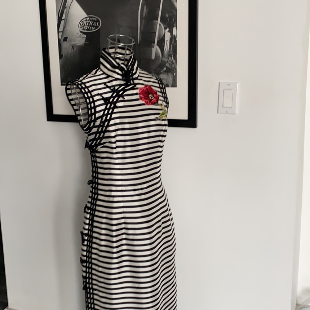silk dress - Picture 7 of 8